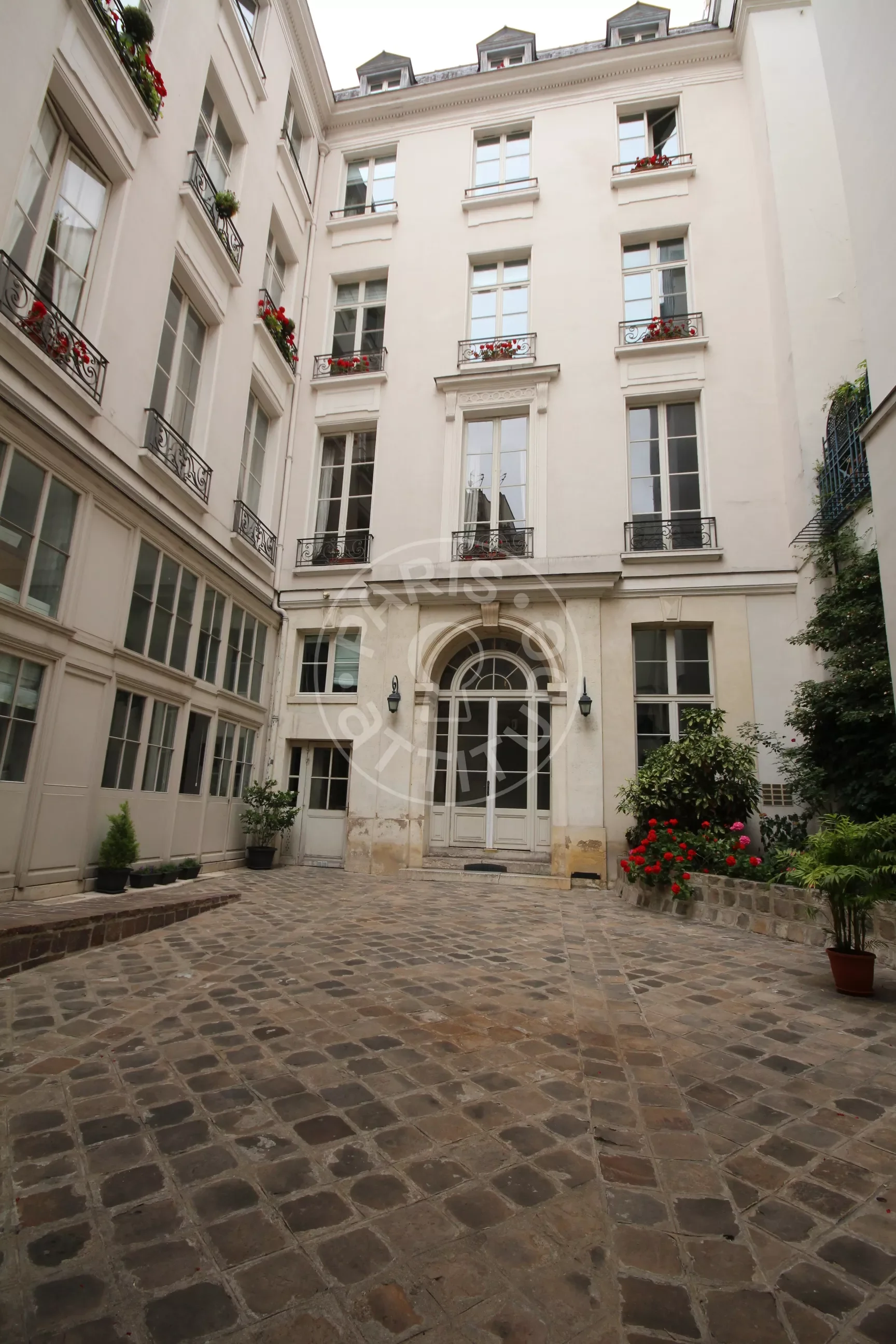 Appartement Rue Saint-Joseph à Paris