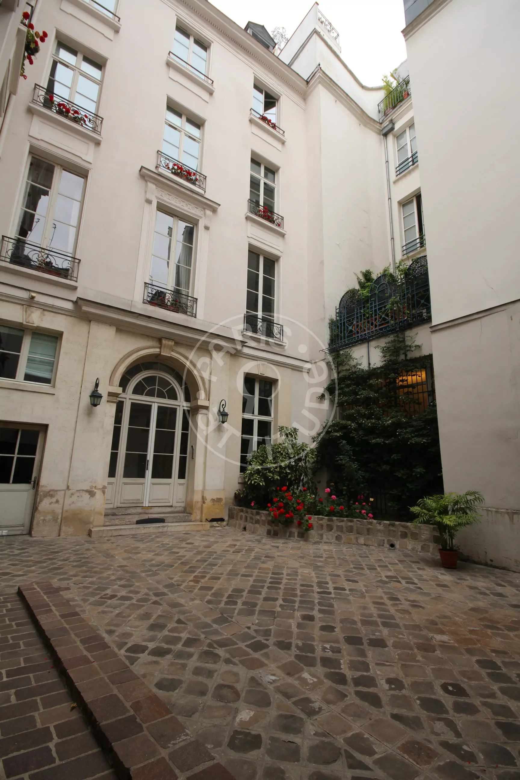 Appartement Rue Saint-Joseph à Paris