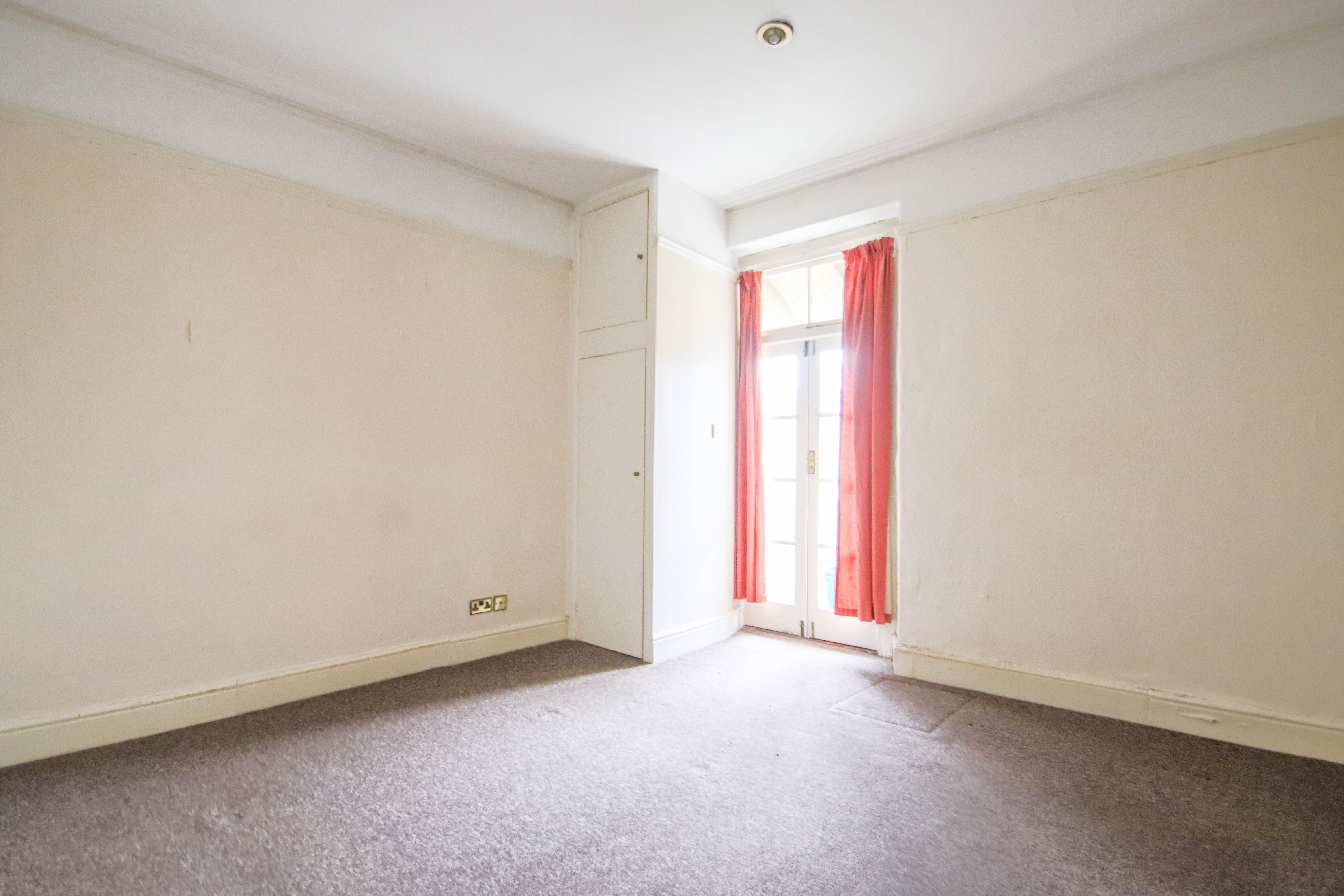 Flat Whitecross Road in Weston-super-Mare