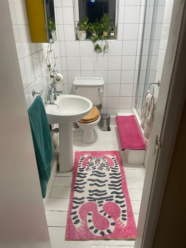 Room Amhurst Road in Greater London