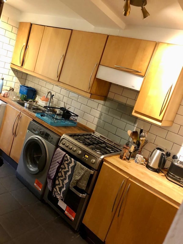 Room Amhurst Road in Greater London