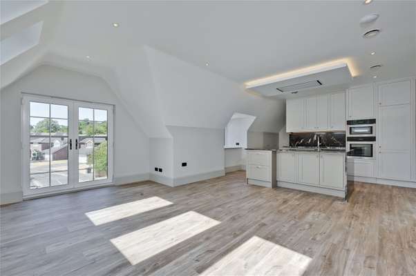 Flat Esher Heights in Elmbridge