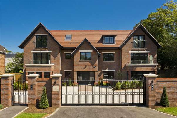 Flat Esher Heights in Elmbridge