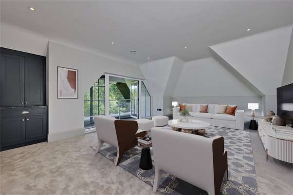Flat Esher Heights in Elmbridge