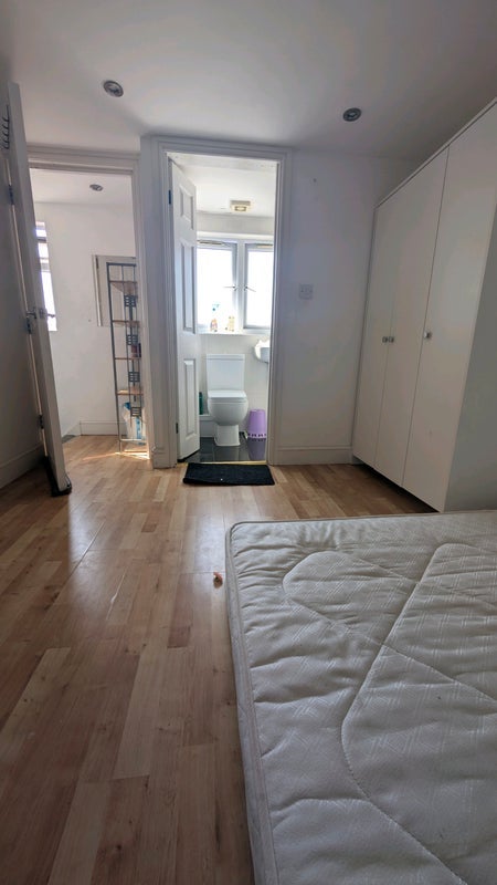 Room Boleyn Road in Greater London