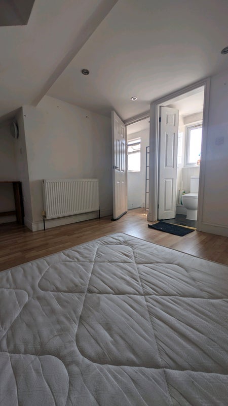 Room Boleyn Road in Greater London