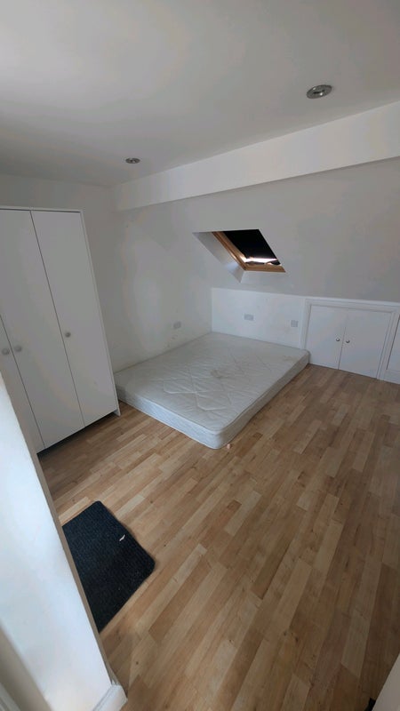 Room Boleyn Road in Greater London