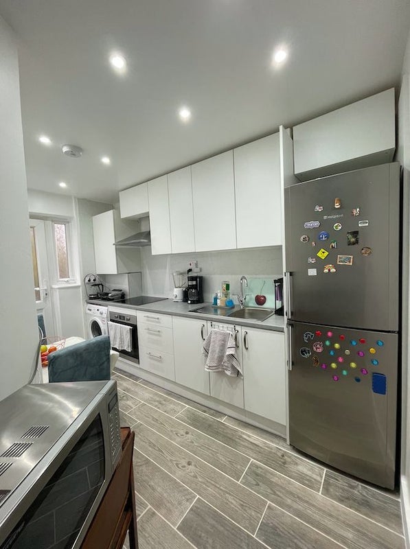 Room Sydney Road in Greater London