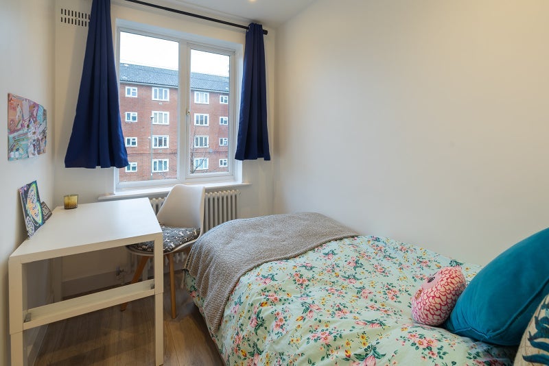 Room Sydney Road in Greater London