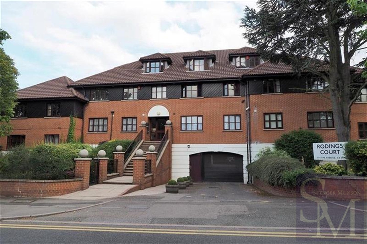 Flat Falmouth Avenue in Greater London