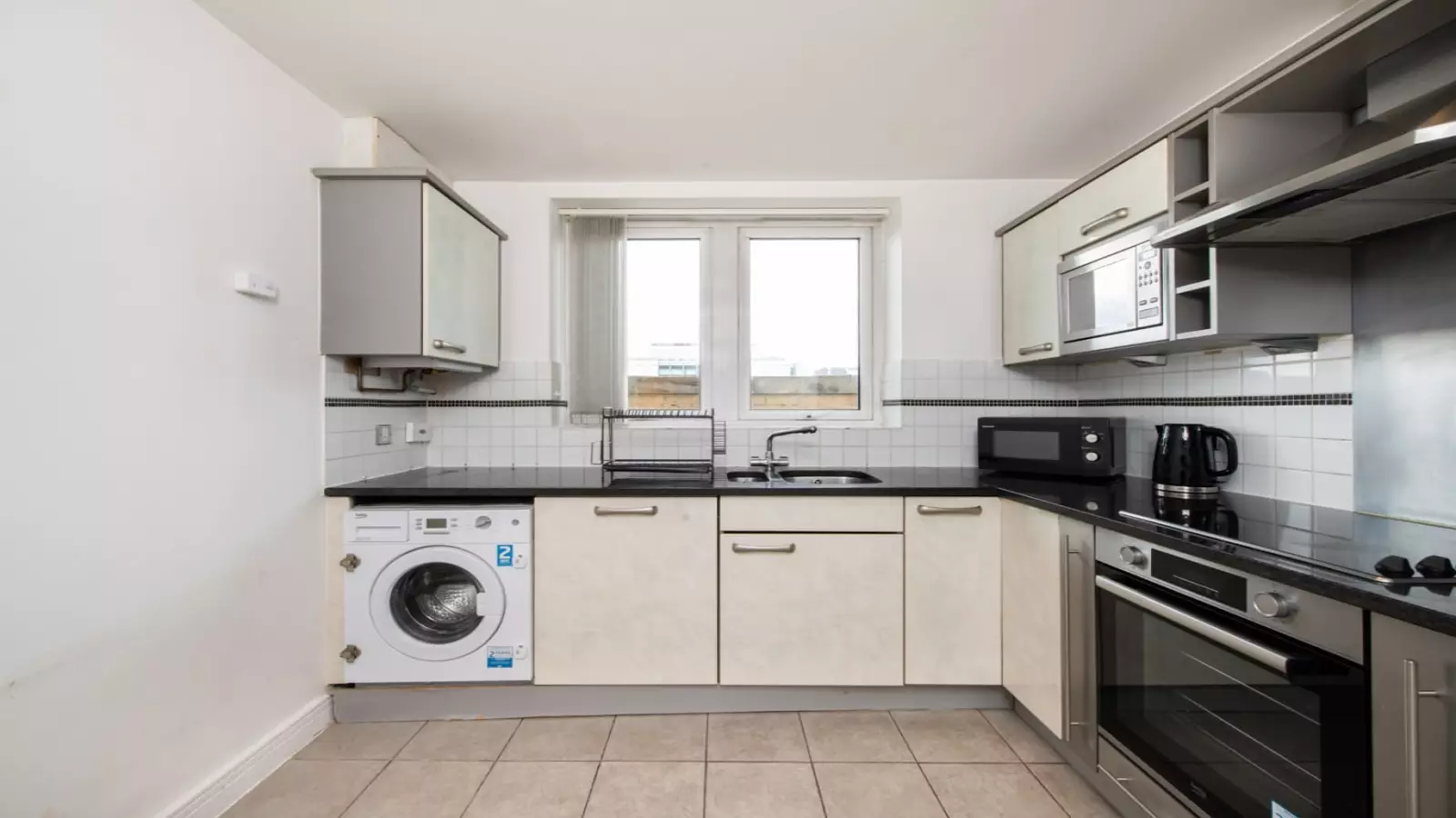 Flat Newport Avenue in Greater London