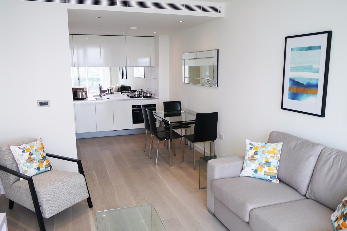 Flat Miles Street in Greater London