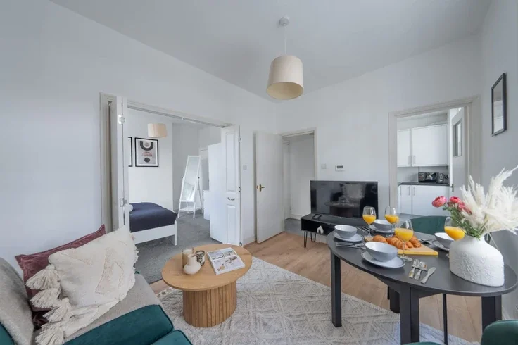 Flat Goodge Place in Greater London
