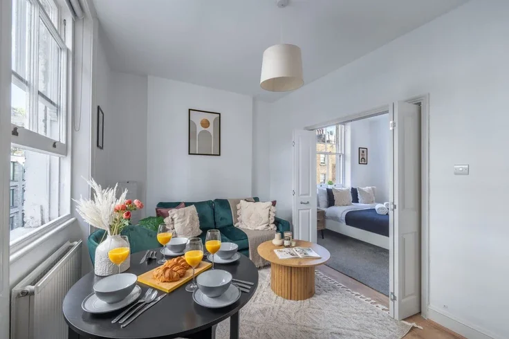 Flat Goodge Place in Greater London