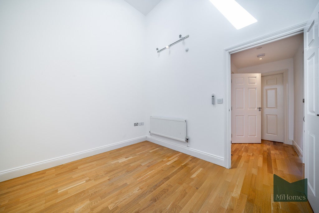 Flat Royal Drive in Greater London