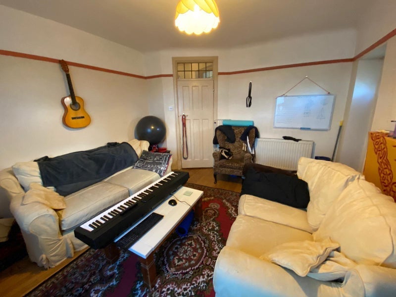 Flat Melrose Avenue in Greater London