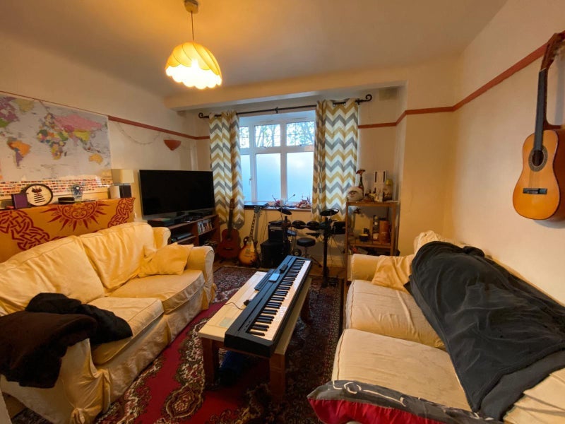 Flat Melrose Avenue in Greater London