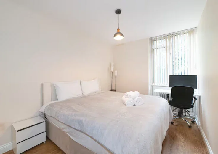 Flat Churchill Gardens Road in City of Westminster