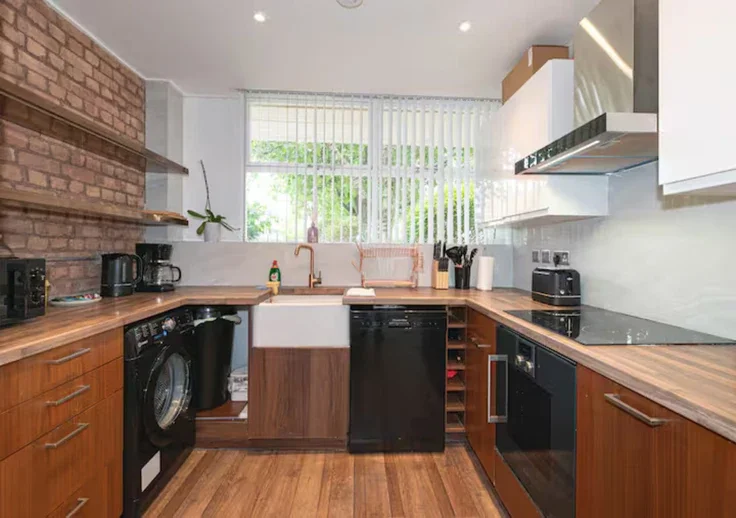 Flat Churchill Gardens Road in City of Westminster