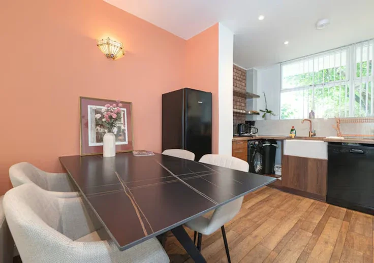 Flat Churchill Gardens Road in City of Westminster