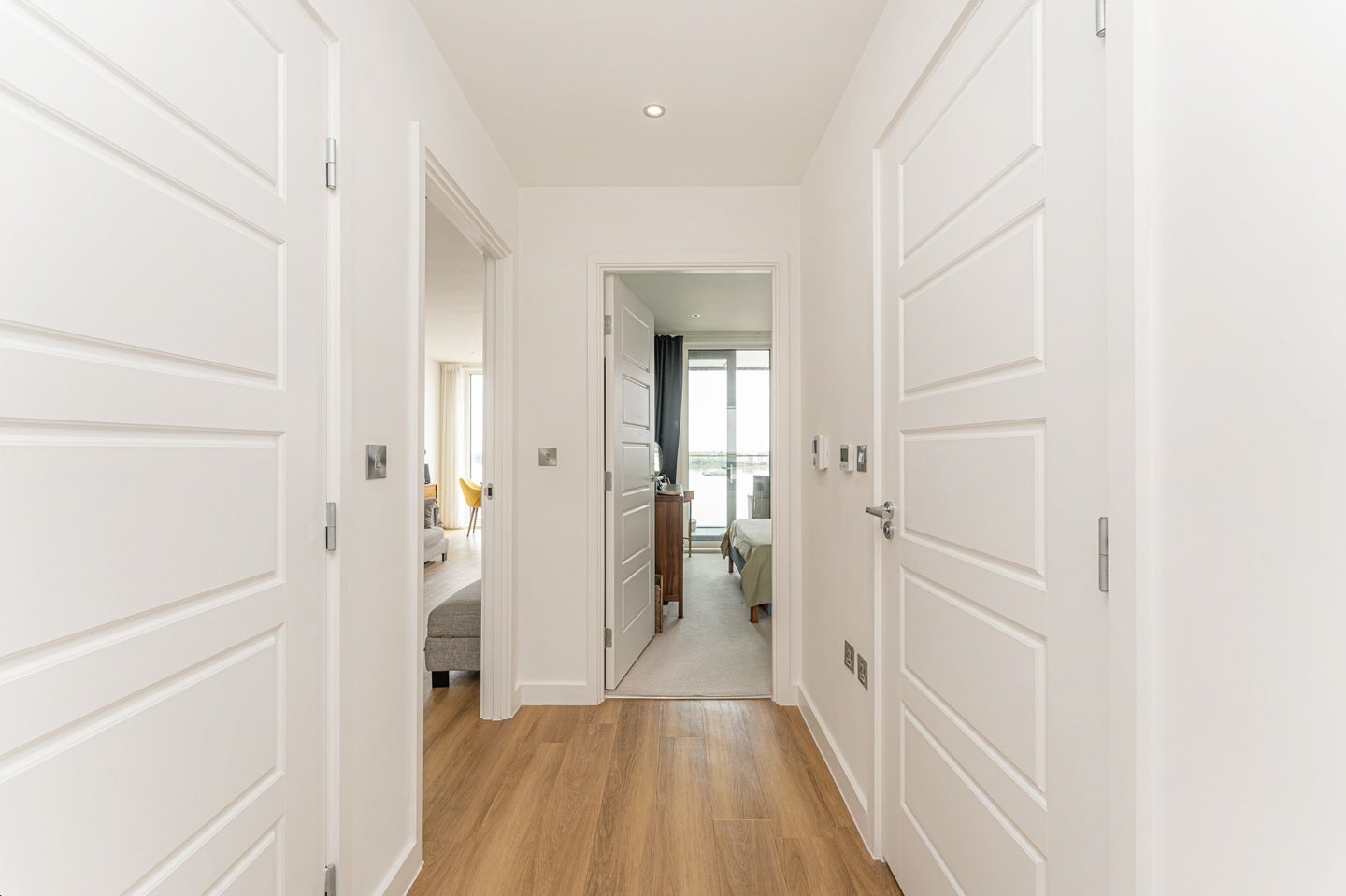 Flat Shackleton Way in Greater London