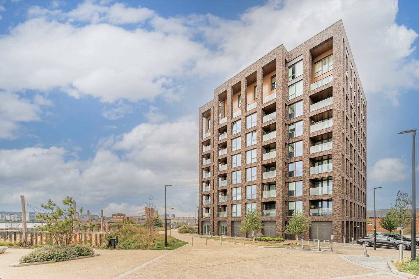 Flat Shackleton Way in Greater London