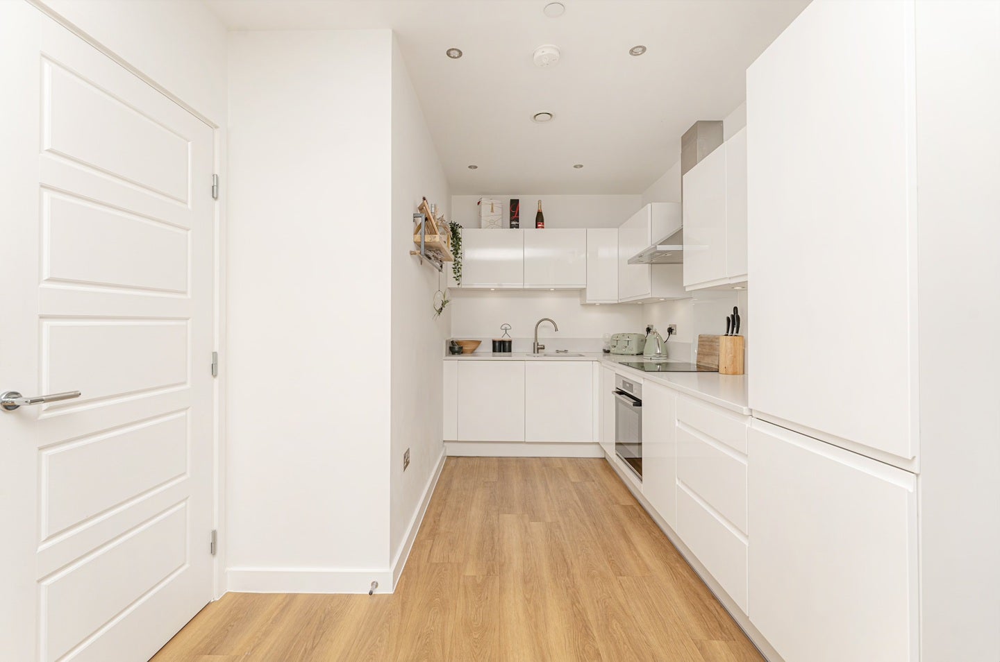 Flat Shackleton Way in Greater London
