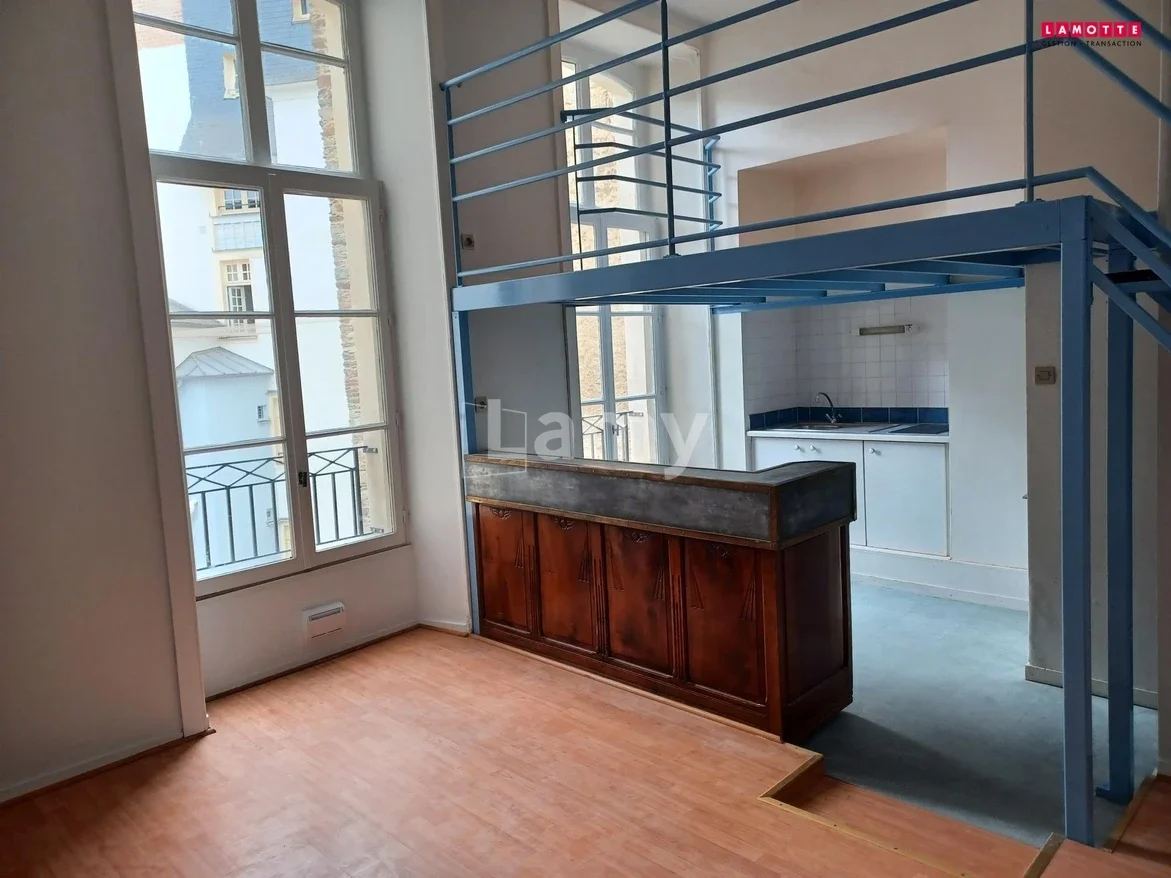 Flat Place du Champ Jacquet in Rennes