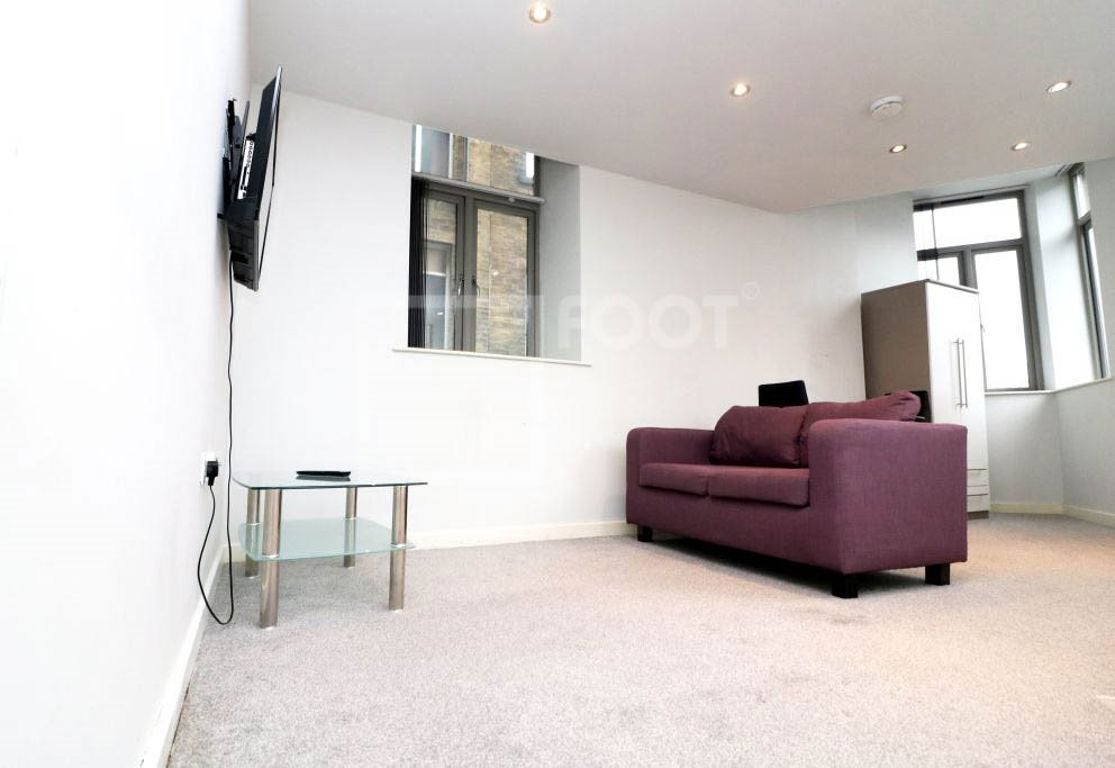 Flat Grattan Road in Bradford