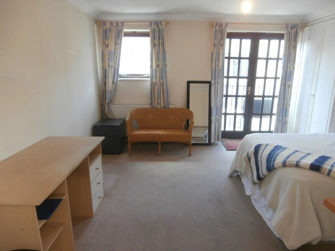Room Harford Mews in Greater London