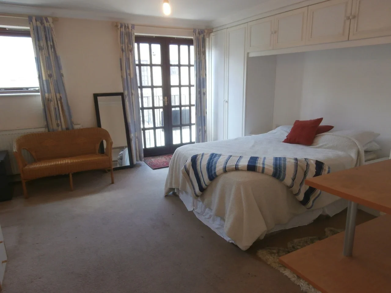Room Harford Mews in Greater London