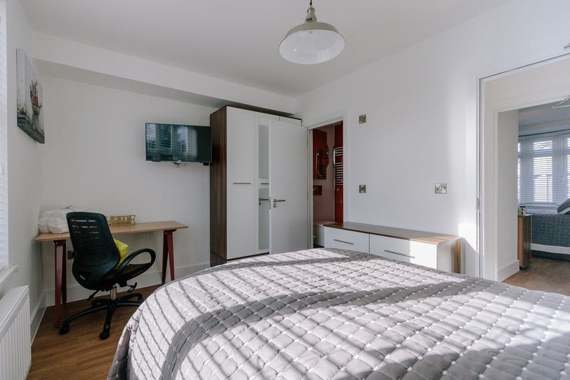 Room Callander Road in Greater London
