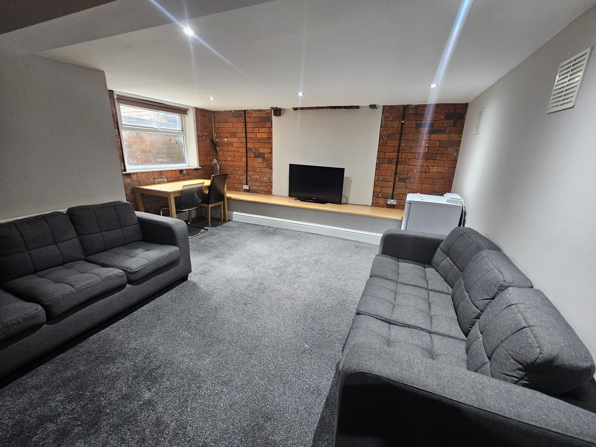 House Estcourt Terrace in Leeds