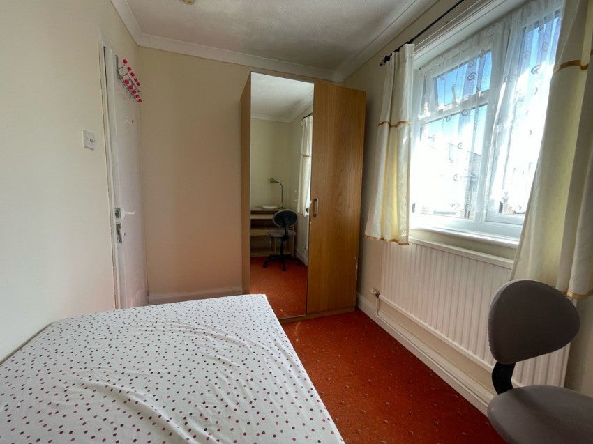 Room Burgess Road in Southampton