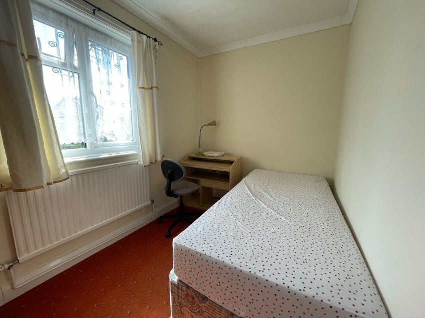 Room Burgess Road in Southampton