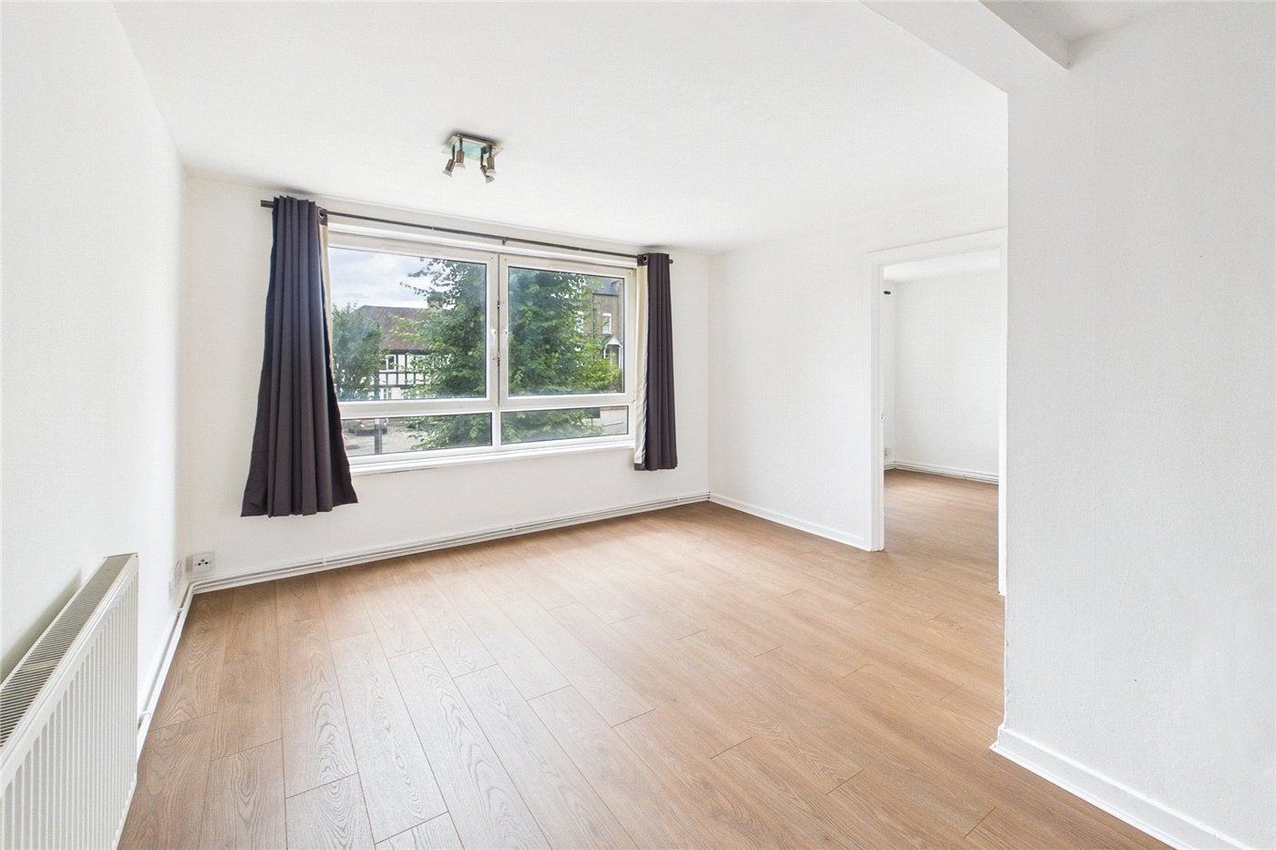 Flat Bramley Hill in Greater London