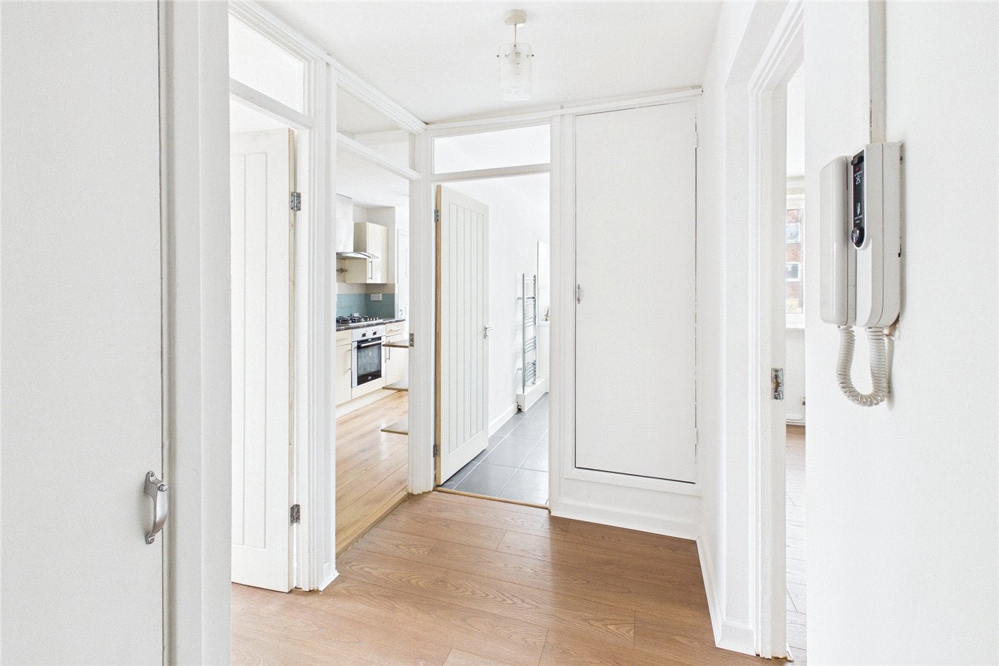 Flat Bramley Hill in Greater London