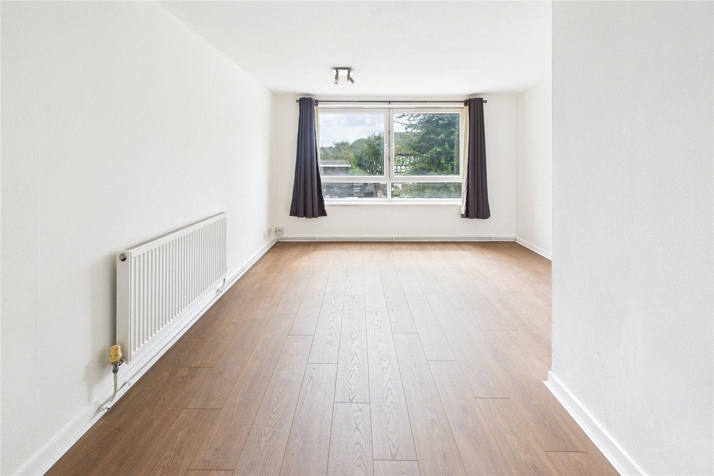 Flat Bramley Hill in Greater London