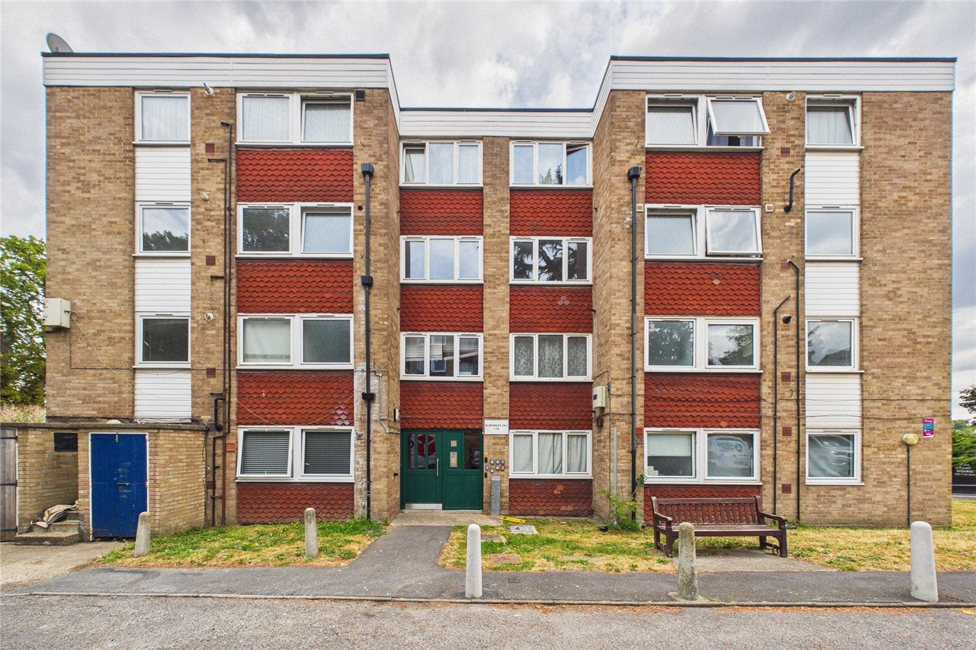 Flat Bramley Hill in Greater London