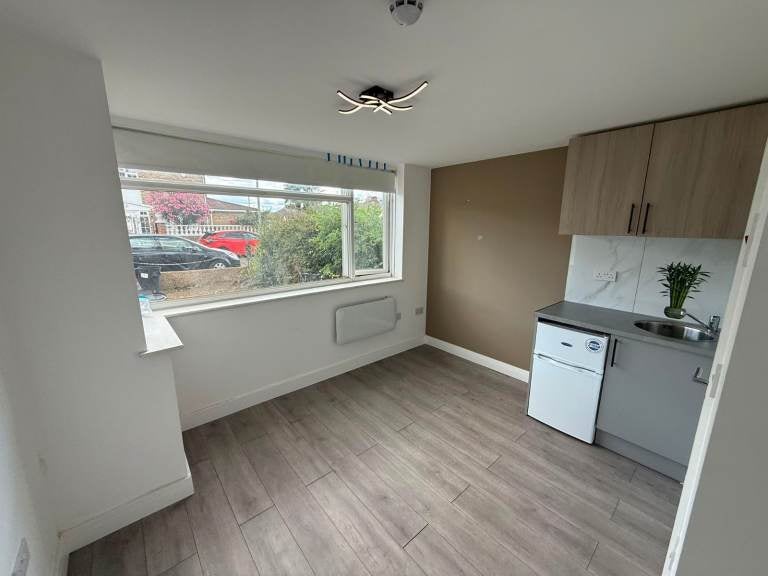 Flat Selan Gardens in Greater London