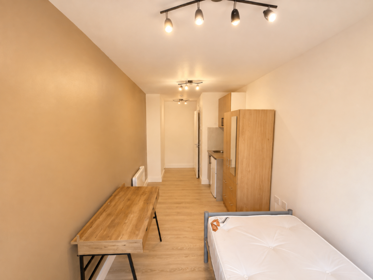 Flat Selan Gardens in Greater London