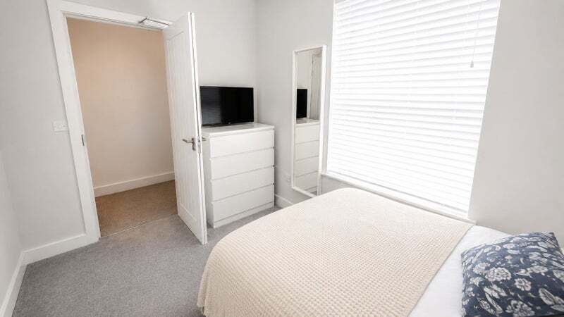 Room Cleveland Road in Gosport