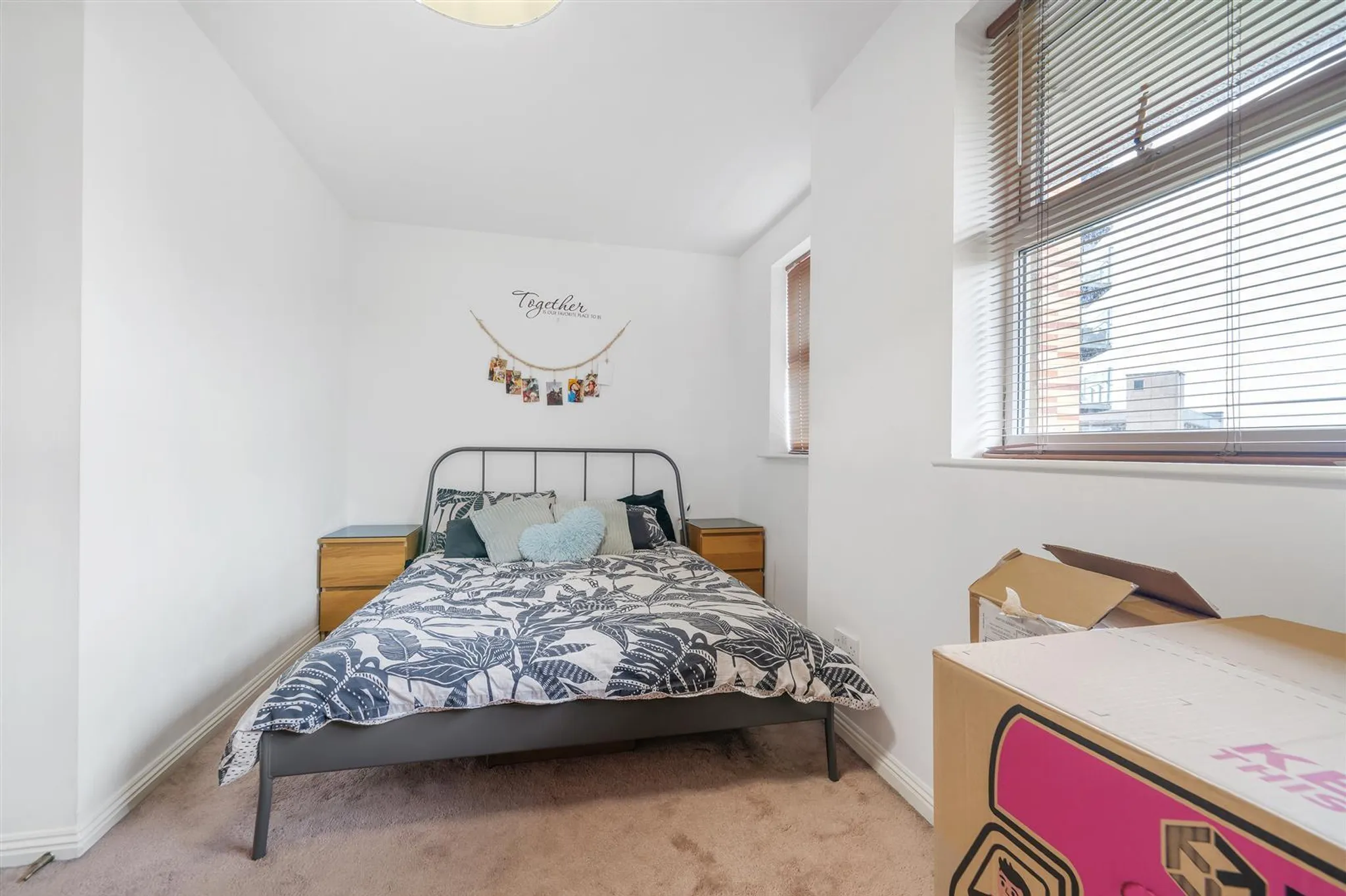 Flat Wandle Road in Greater London