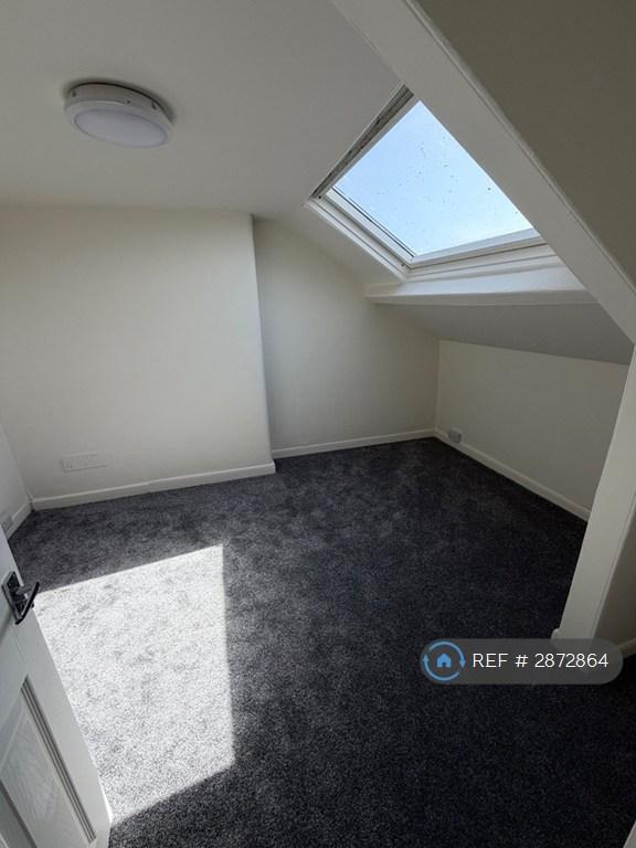Room North Road East in Plymouth