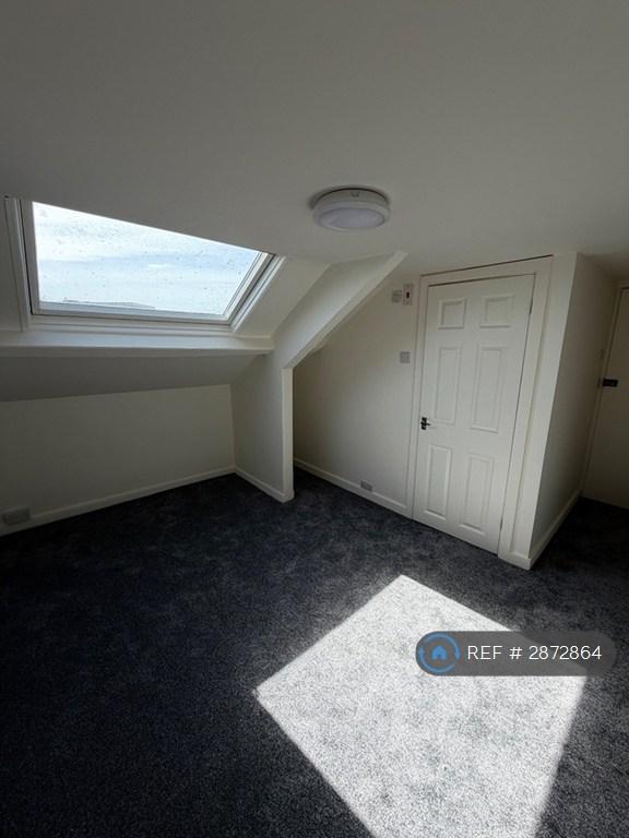 Room North Road East in Plymouth