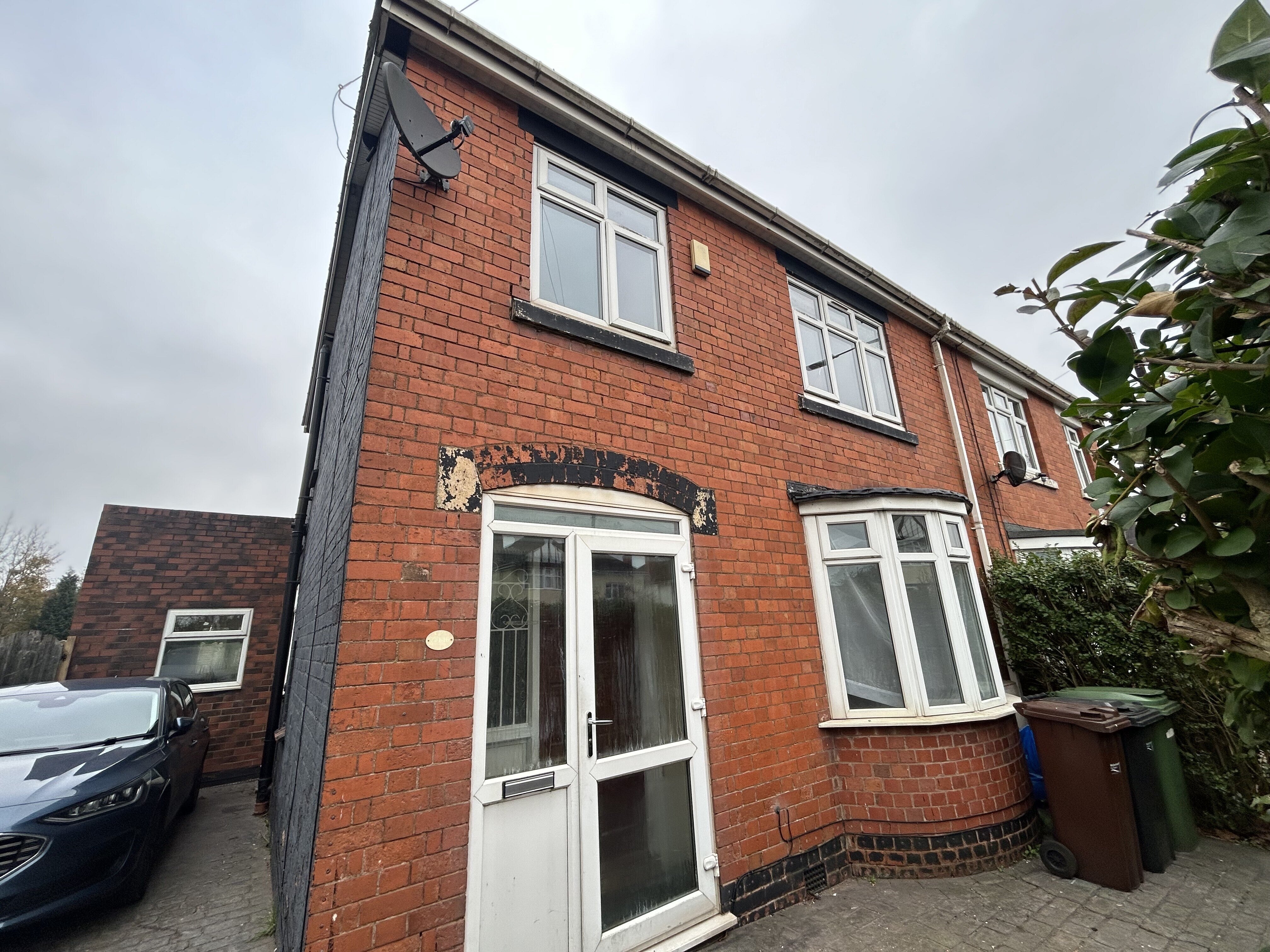 Flat Goldthorn Hill in Wolverhampton