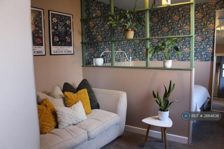 Flat Ranelagh Road in Weymouth