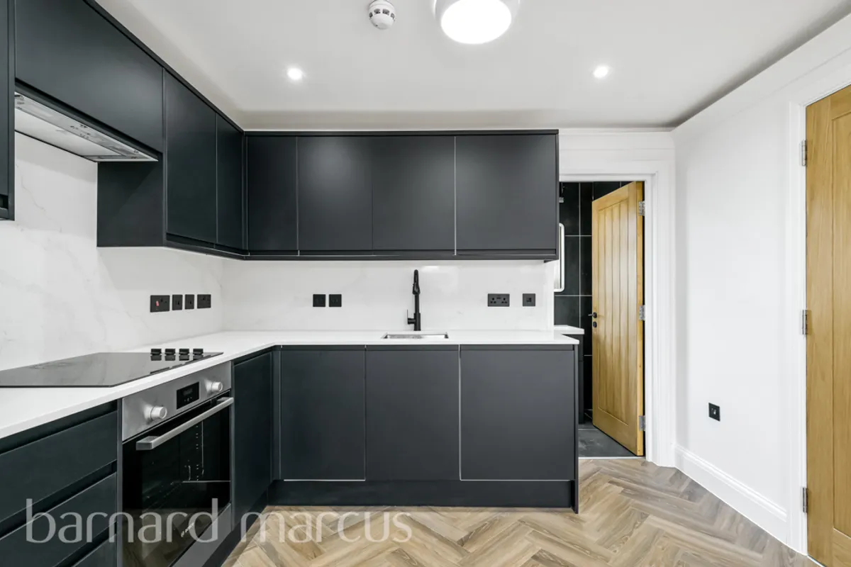 Flat Chiswick High Road in Greater London