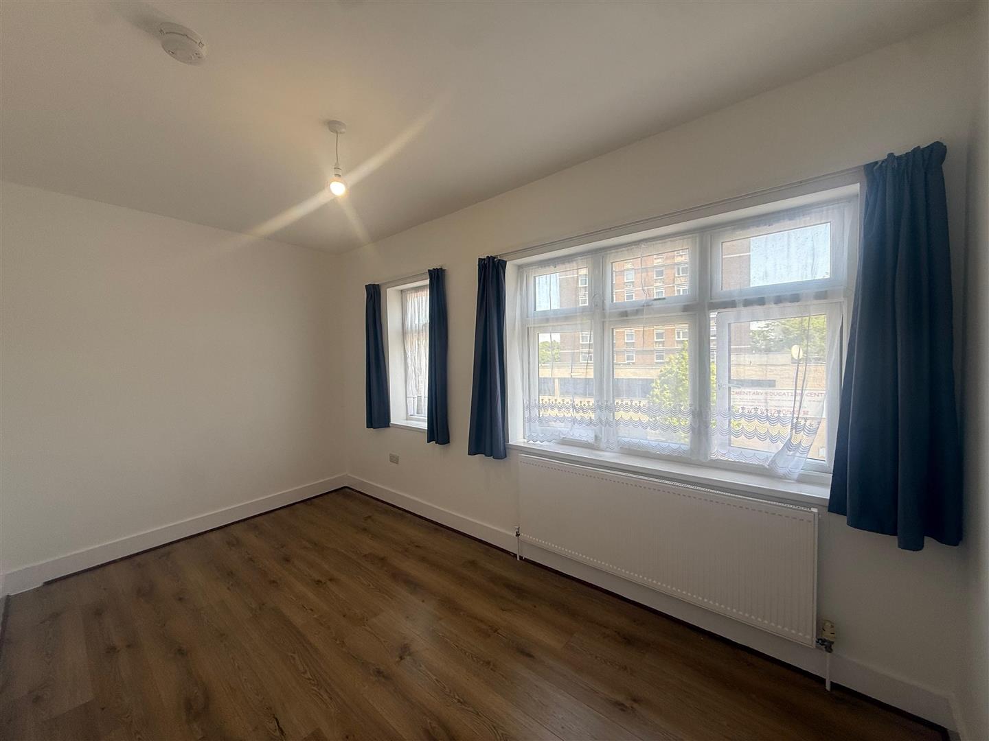 Flat Cranbrook Road in Greater London