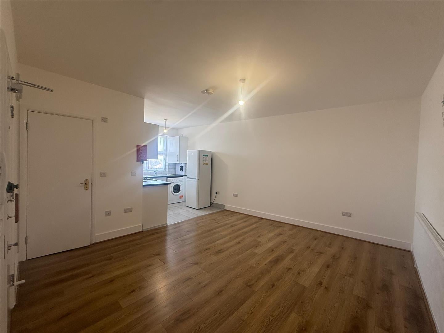 Flat Cranbrook Road in Greater London